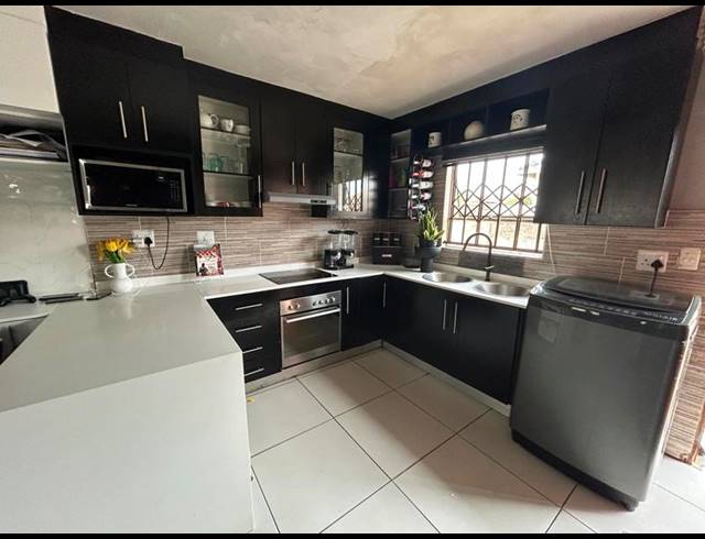 3 BEDROOM HOUSE FOR SALE IN BLUE HILLS